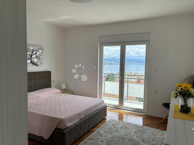 Opatija, centar, 74m2, balkon sa pogledom