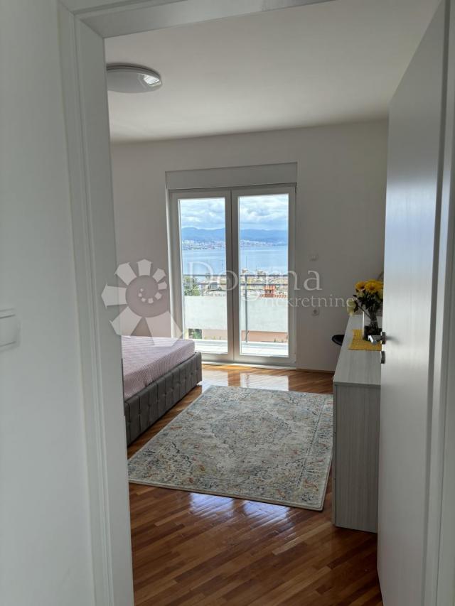 Opatija, centar, 74m2, balkon sa pogledom