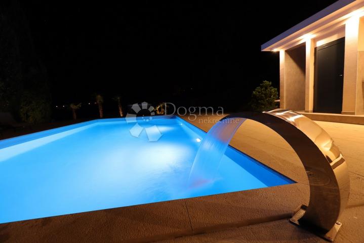 House Veprinac, Opatija - Okolica, 740m2