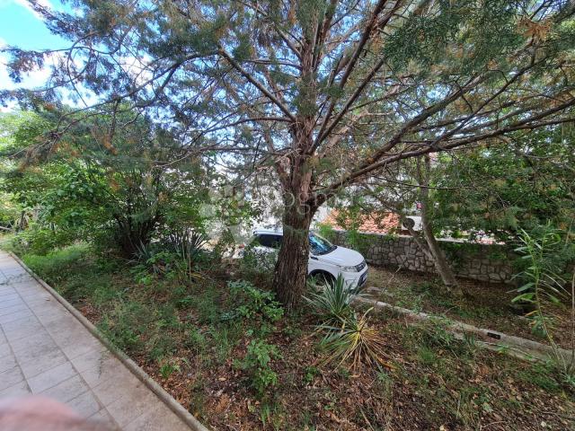 Ground floor apartment in a quiet neighborhood