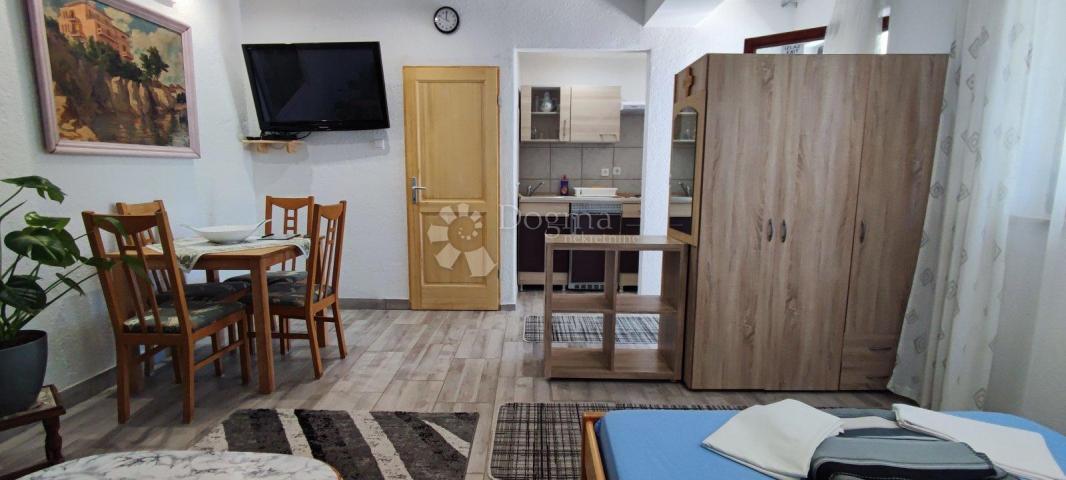 CRIKVENICA, DRAMALJ - 7 apartmana + poslovni prostorza turistički najam