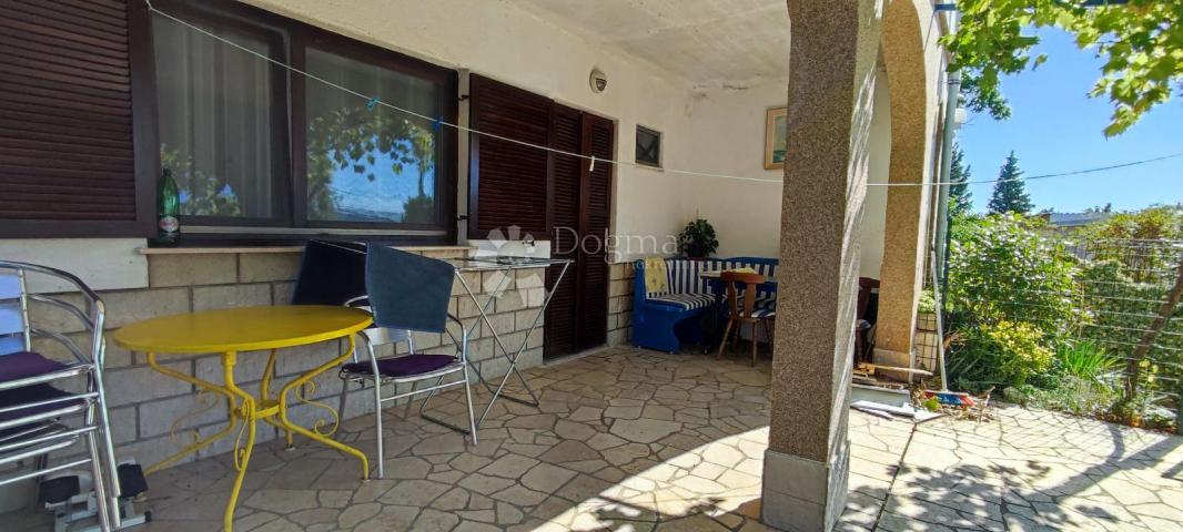 CRIKVENICA, DRAMALJ - 7 apartmana + poslovni prostorza turistički najam