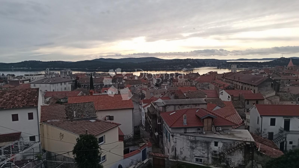 ŠIBENIK CENTAR GRADA PREKRASNA KUĆA SA PRELJEPIM POGLEDOM 