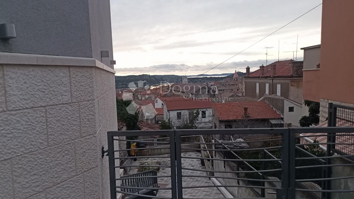 ŠIBENIK CENTAR GRADA PREKRASNA KUĆA SA PRELJEPIM POGLEDOM 