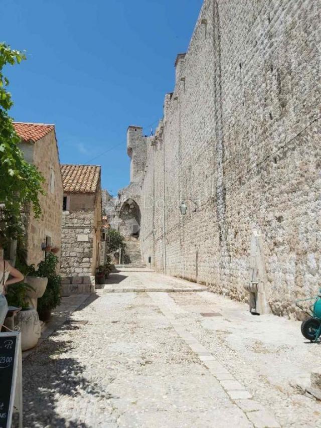 AUßERGEWÖHNLICHE GELEGENHEIT! WERDEN SIE EIGENTÜMER EINES HAUSES IN DER ALTSTADT VON DUBROVNIK