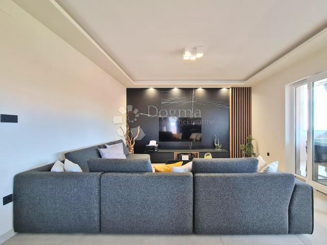 Flat Pehlin, Rijeka, 217m2