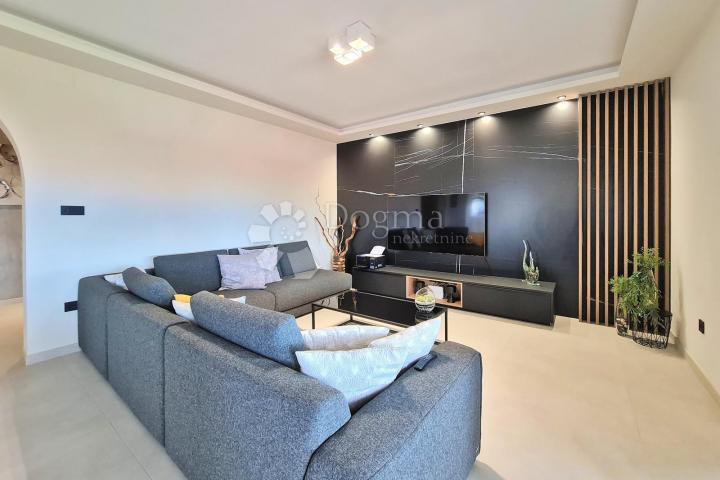 Flat Pehlin, Rijeka, 217m2