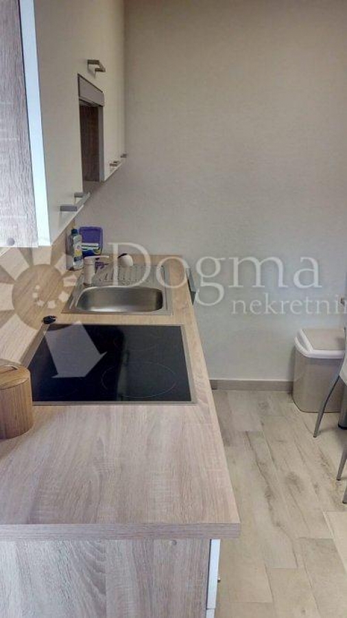 PRIMOŠTEN, prekrasan apartman na moru