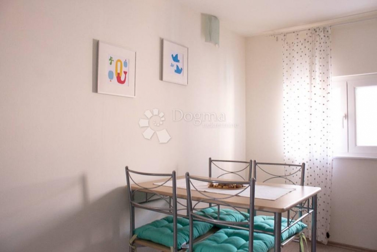 Apartman u srcu Pule s ugodnom terasom