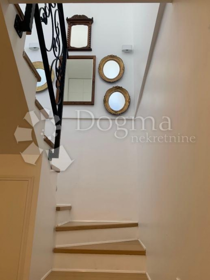 PENTHOUSE ŽNJAN (dvoetažni 91m2)