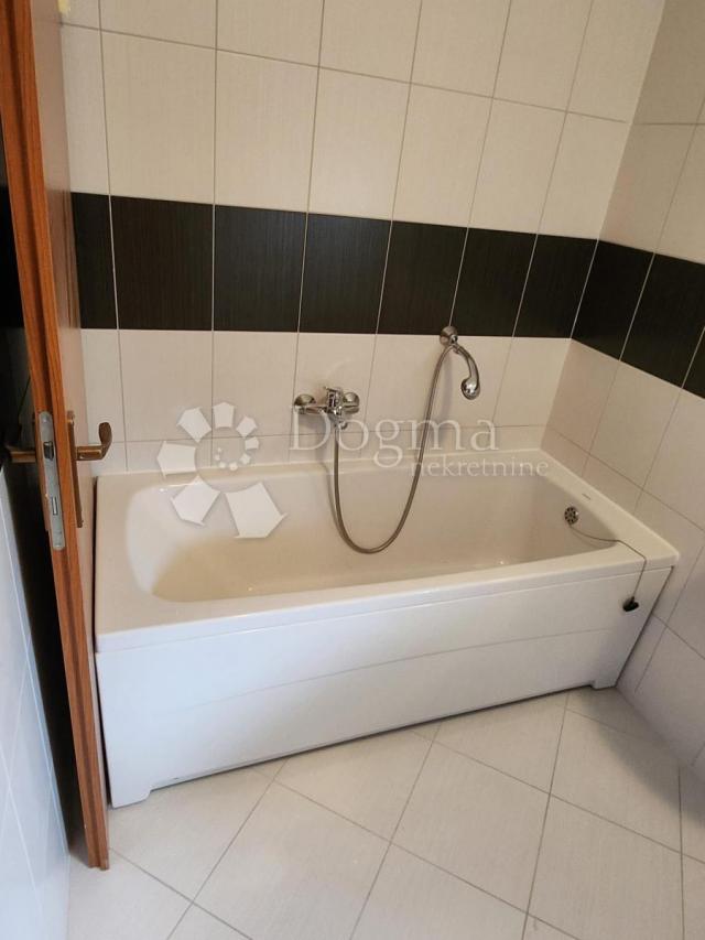 APARTMAN PRVI RED DO MORA, MARINA