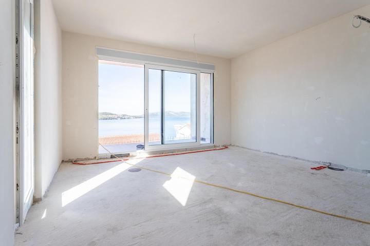 Trogir,  dvosoban penthouse s krovnom terasom 