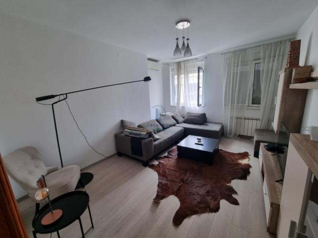 Vračar, Vardarska, 54 m2 + gar. mesto, pet-friendly