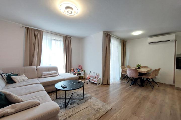 Istra, Pula, kompletno renoviran stan, NKP 72, 87 m2