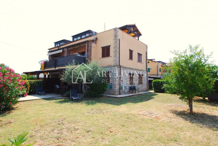 Istrien, Poreč, Umgebung – Apartment mit zwei Schlafzimmern, großem Garten und Gemeinschaftspool – G