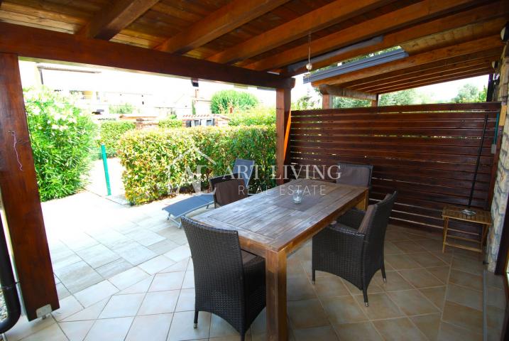 Istria, Poreč, surroundings - two-bedroom apartment with a large garden and shared pool - OPPORTUNIT