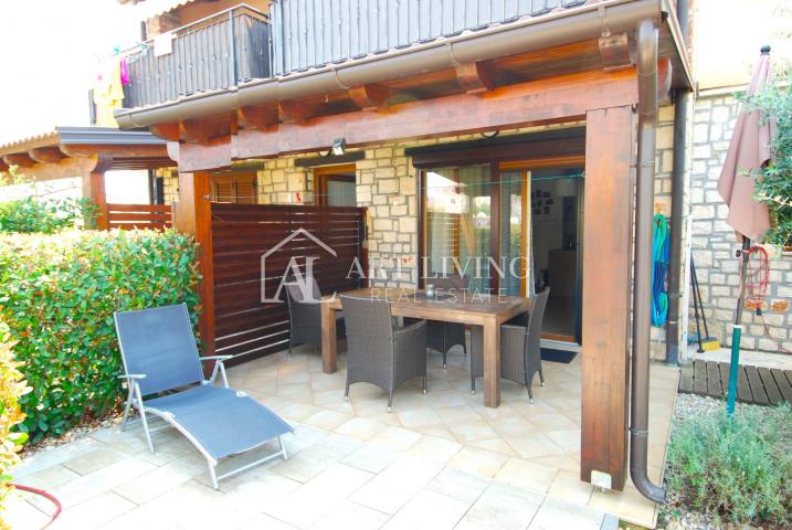 Istria, Poreč, surroundings - two-bedroom apartment with a large garden and shared pool - OPPORTUNIT