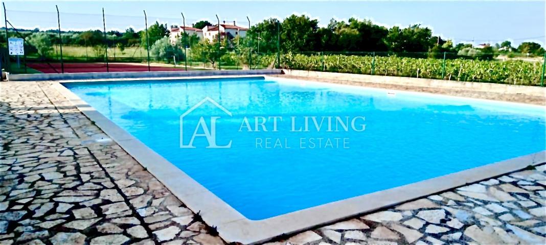 Istria, Poreč, surroundings - two-bedroom apartment with a large garden and shared pool - OPPORTUNIT