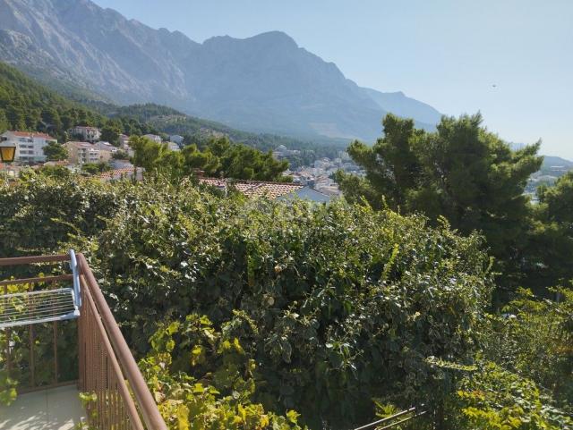 MAKARSKA, BAŠKA VODA - kuća sa 5 apartmana s pogledom na more! PRILIKA!