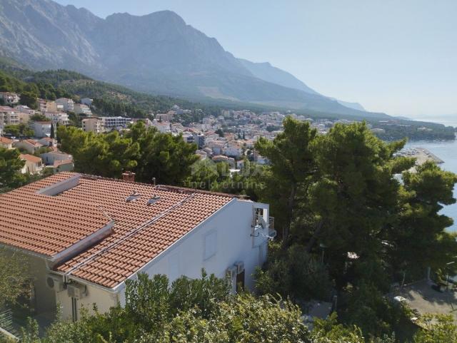 MAKARSKA, BAŠKA VODA - kuća sa 5 apartmana s pogledom na more! PRILIKA!