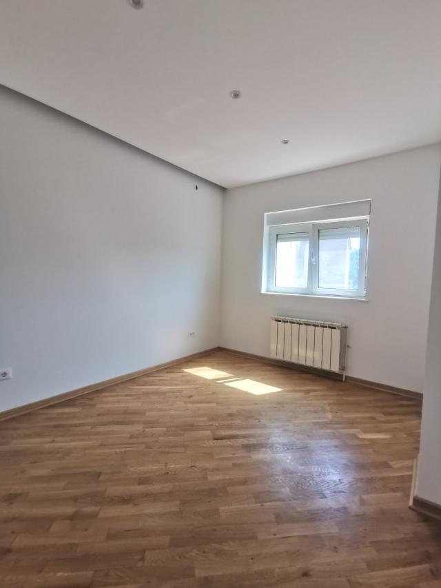 VRACAR JUZNI BULEVAR 40m2 , 149000e