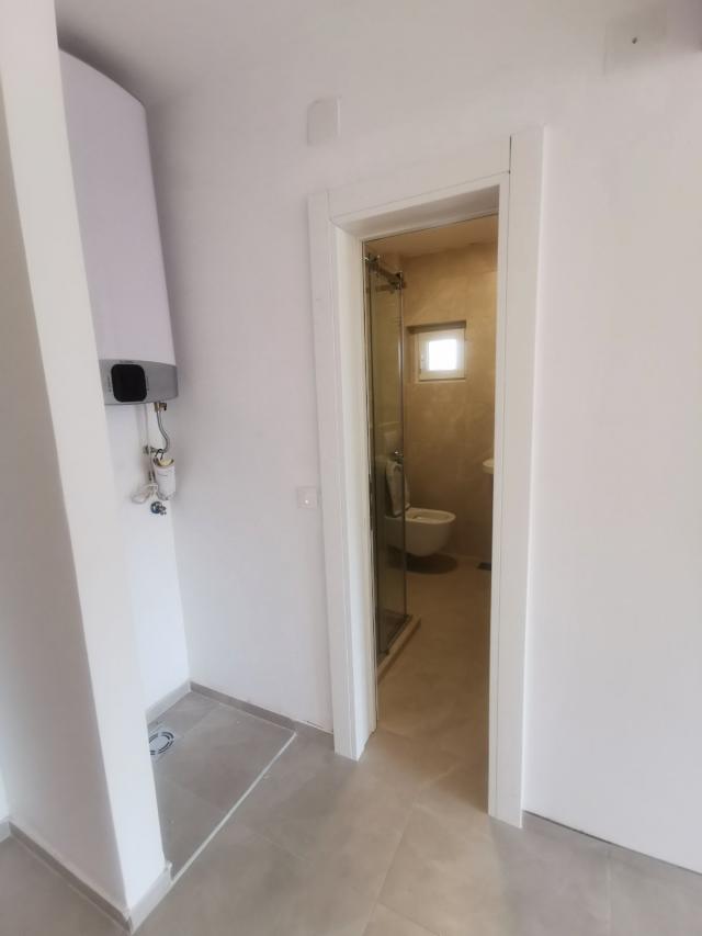 VRACAR JUZNI BULEVAR 40m2 , 149000e