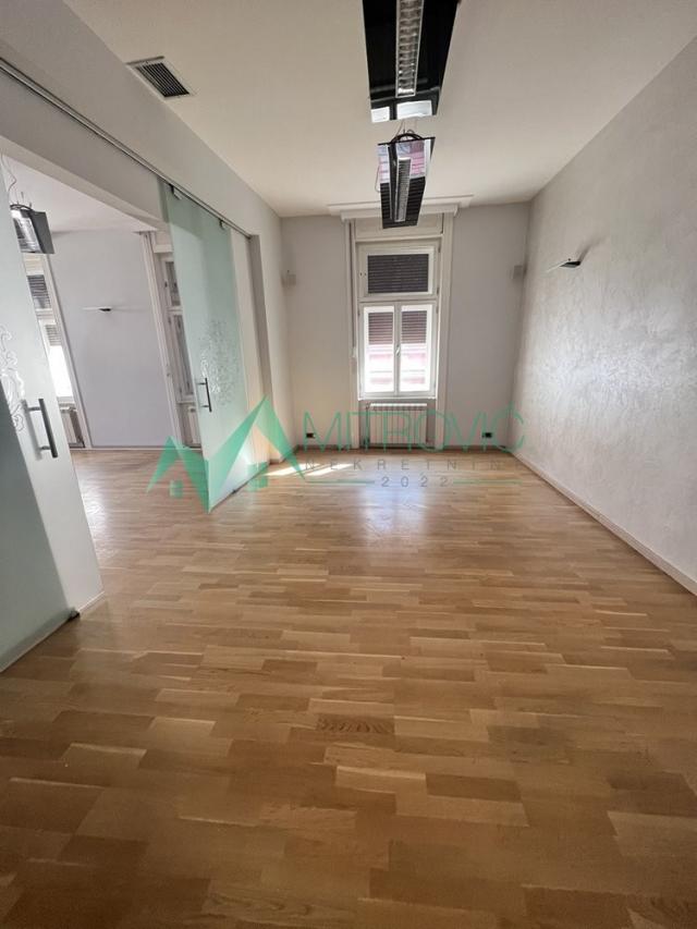 Izdavanje, Poslovni prostor, 360m2 , Centar