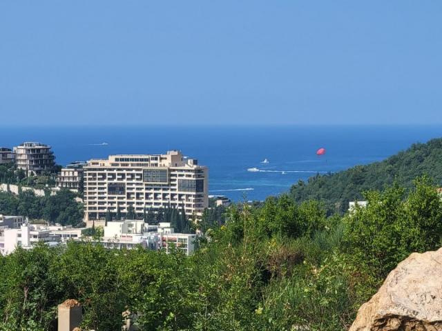 Trosoban stan u kompleksu sa bazenom u Ivanovićima, Budva