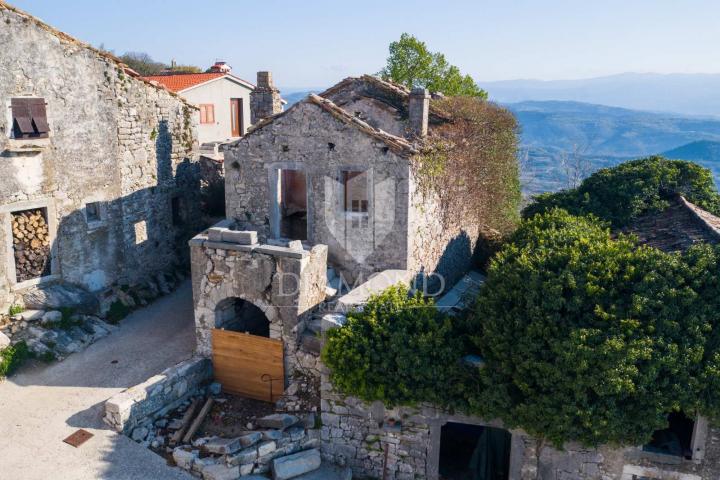 Central Istria, an autochthonous Istrian house for renovation