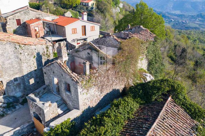 Central Istria, an autochthonous Istrian house for renovation