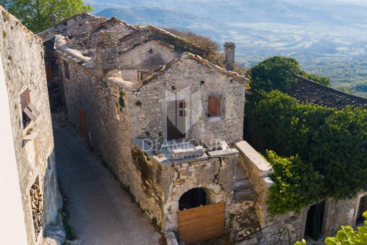 Central Istria, an autochthonous Istrian house for renovation