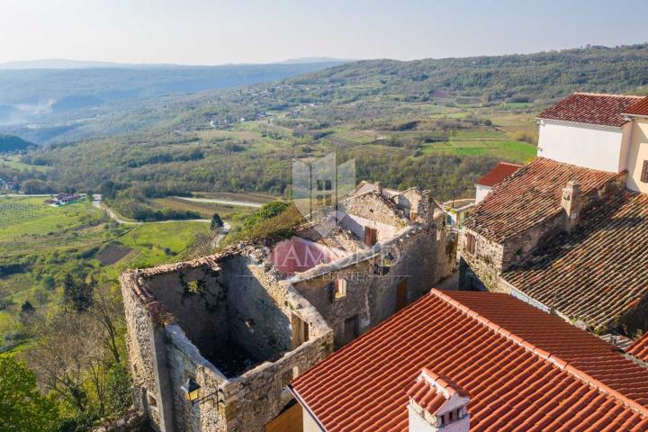 Central Istria, an autochthonous Istrian house for renovation