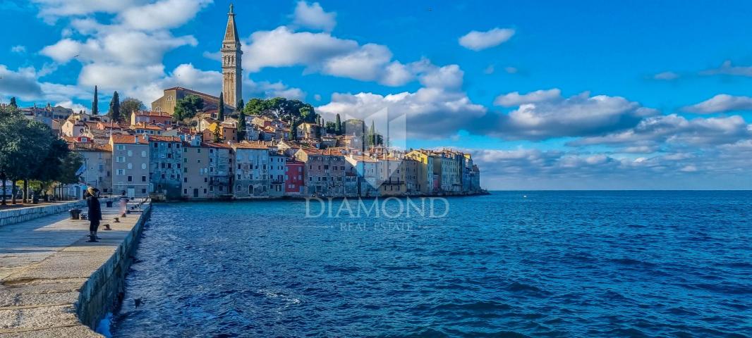 SEEBLICK!!! Grundstück in der Nähe von Rovinj mit Baugenehmigung