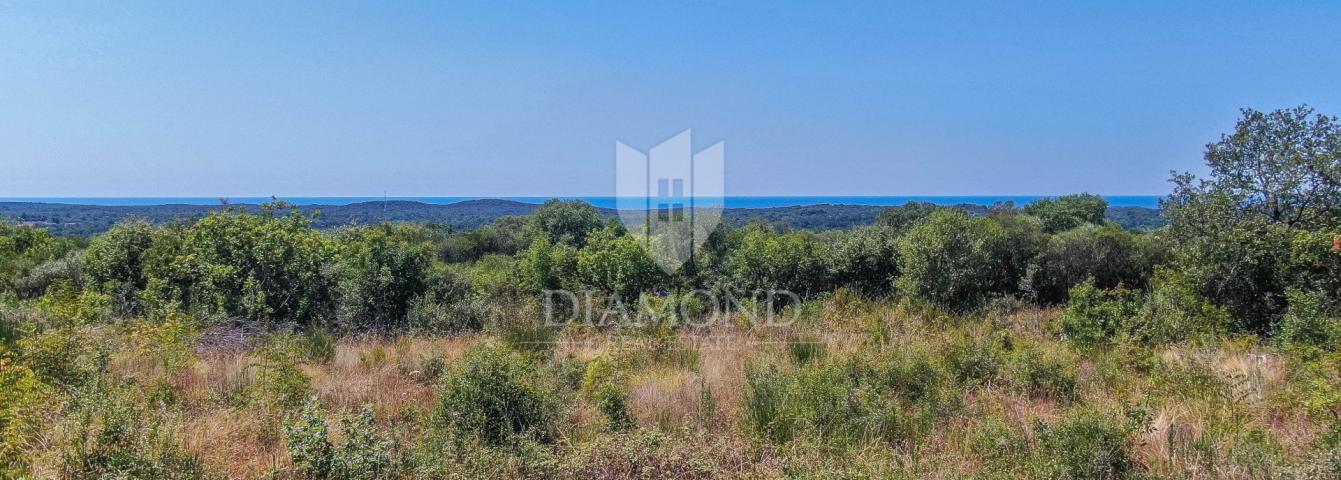 SEEBLICK!!! Grundstück in der Nähe von Rovinj mit Baugenehmigung