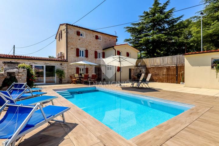 Rovinj, surroundings, stone house with a swimming pool and a spacious garden