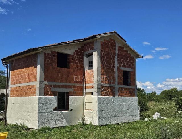 Labin, okolica, roh bau kuća s pogledom na more