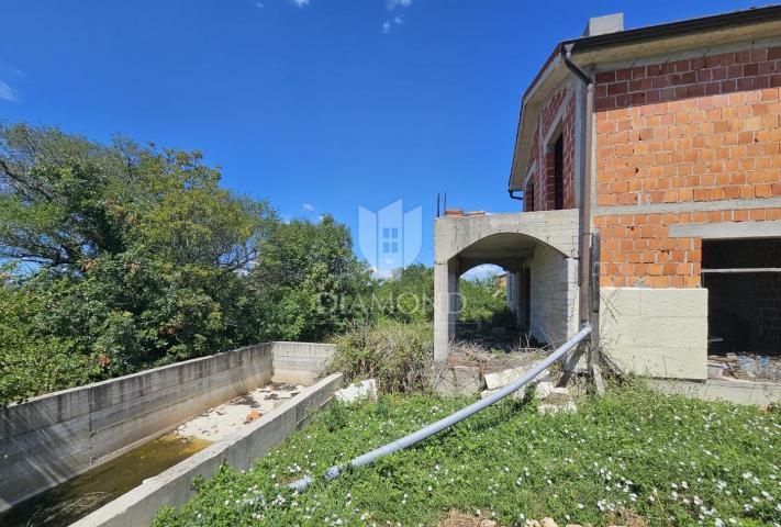 Labin, Umgebung, Rohbauhaus mit Meerblick