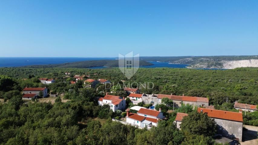 Labin, okolica, roh bau kuća s pogledom na more