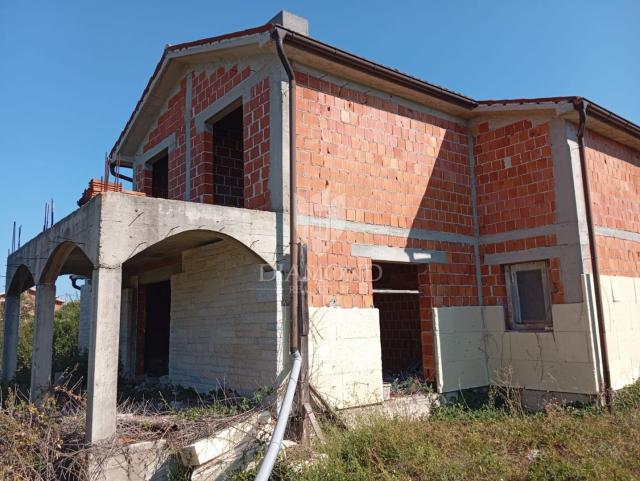 Labin, Umgebung, Rohbauhaus mit Meerblick