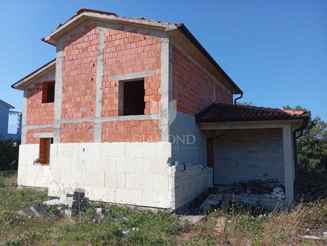 Labin, Umgebung, Rohbauhaus mit Meerblick