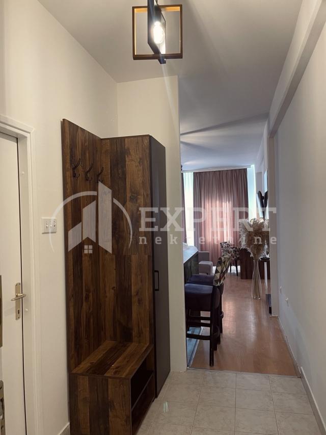 Garsonjera, apartman, 33 m2, treći sprat, lift, Gorča