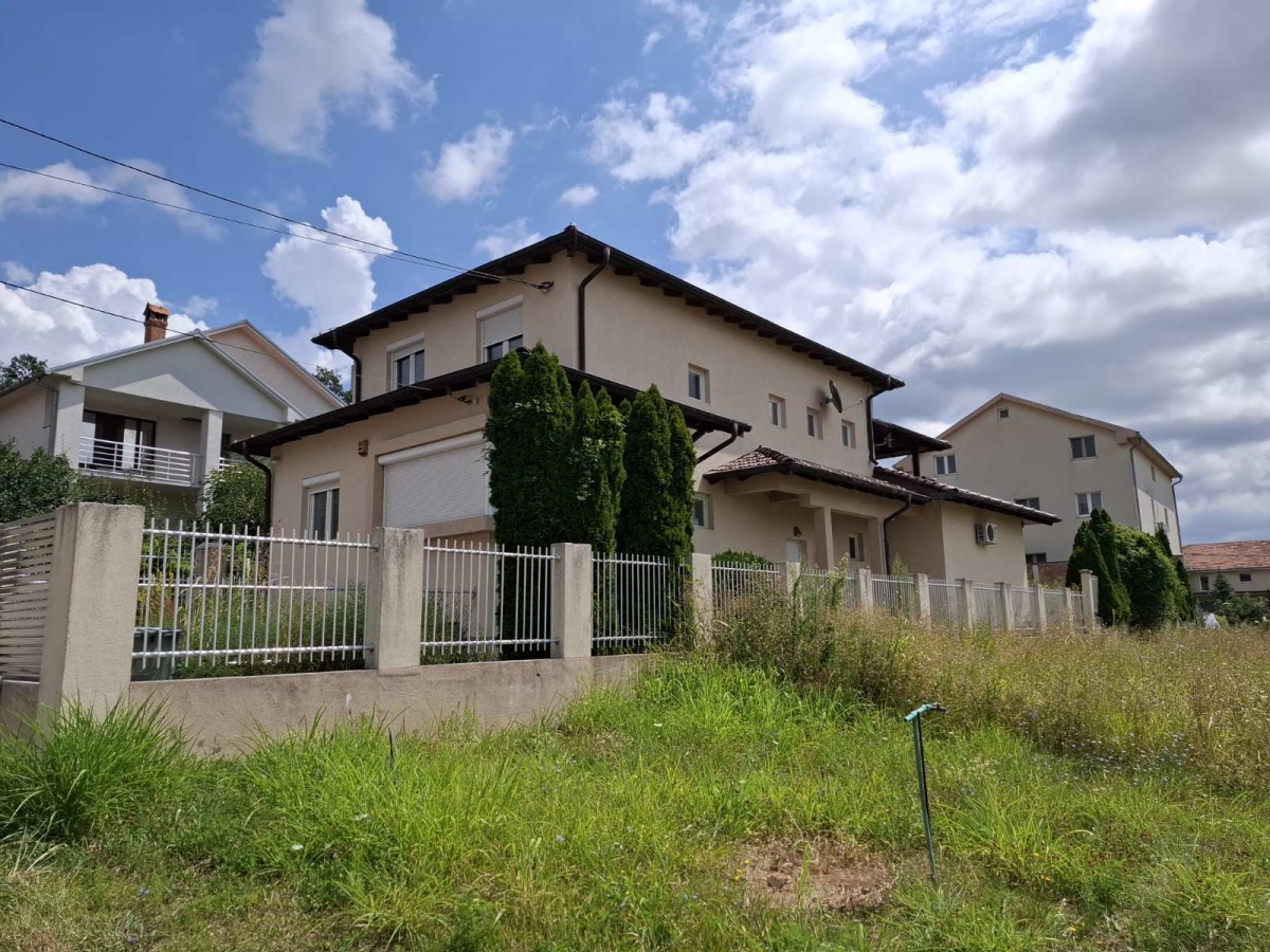 RAKOVICA MILJAKOVAC 359m2 , 360000e