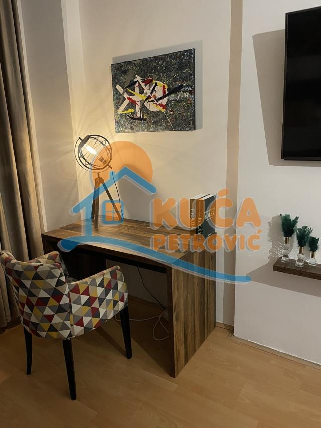 Garsonjera, apartman, 33 m2, treći sprat, lift, Gorča