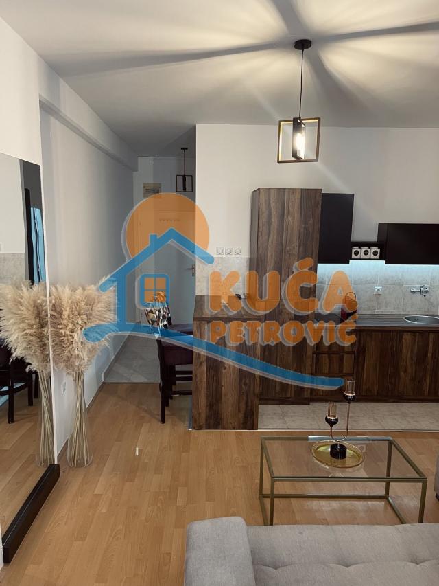 Garsonjera, apartman, 33 m2, treći sprat, lift, Gorča