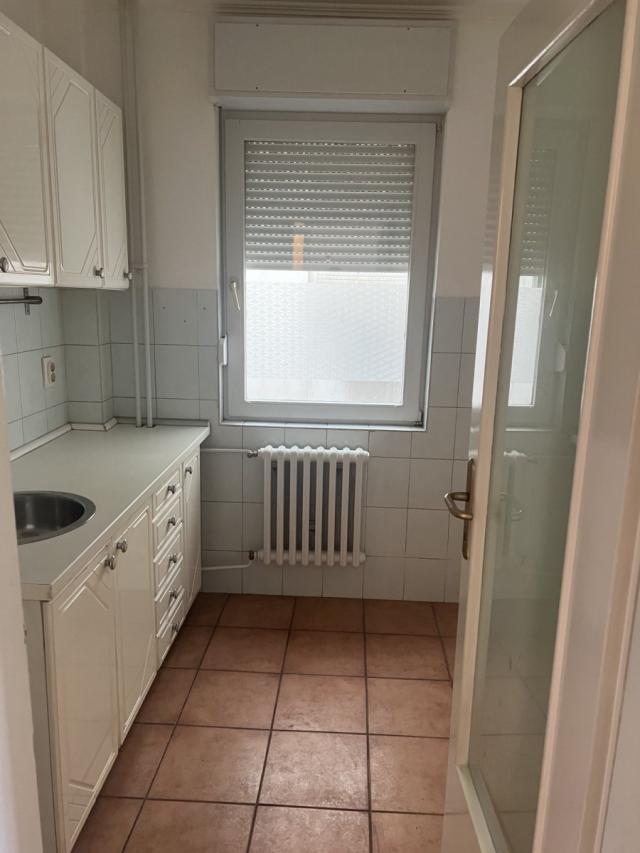 NOVI SAD - SAJAM - 51. 00 m2