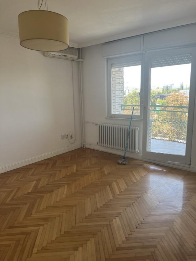 NOVI SAD - SAJAM - 51. 00 m2