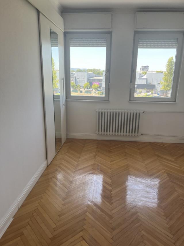 NOVI SAD - SAJAM - 51. 00 m2