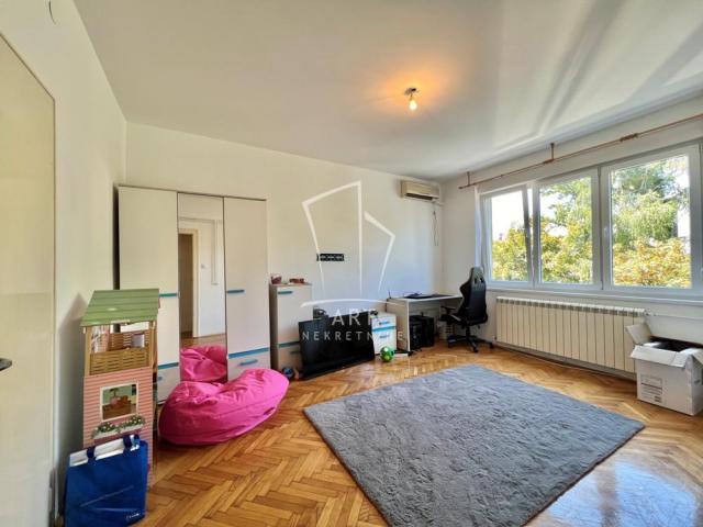 Centar, odlična lokacija, mereno 70m2 ID#8430