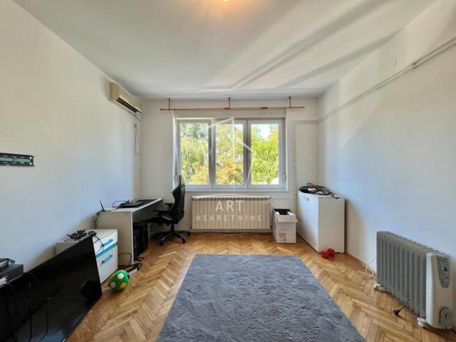 Centar, odlična lokacija, mereno 70m2 ID#8430