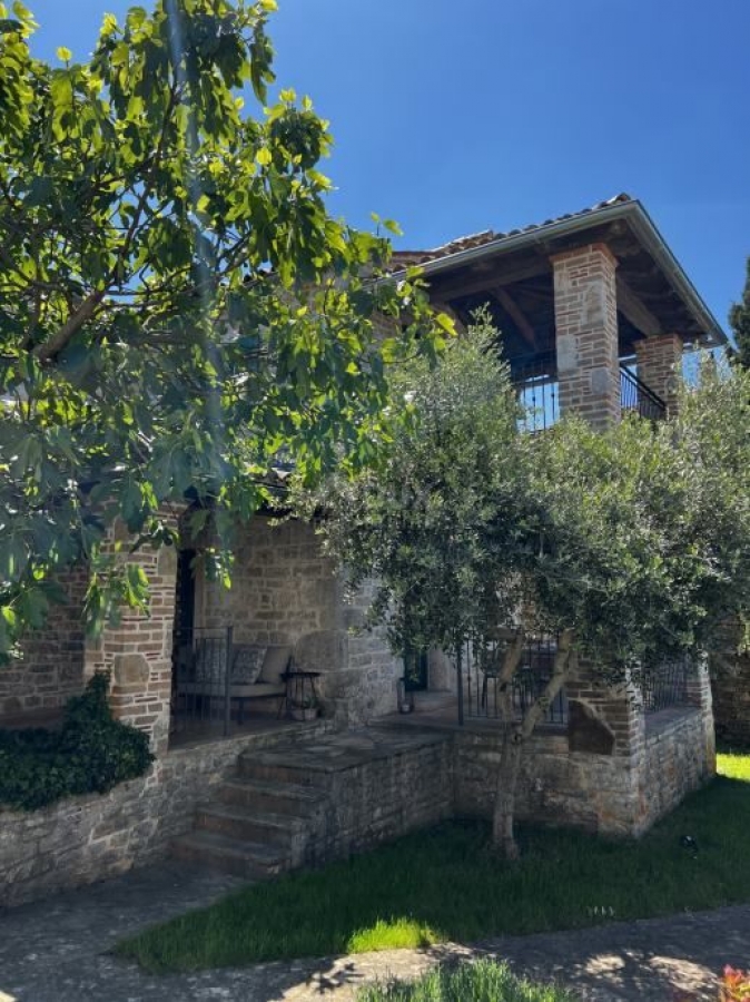 ISTRIA, TINJAN - designer villa with heated pool!